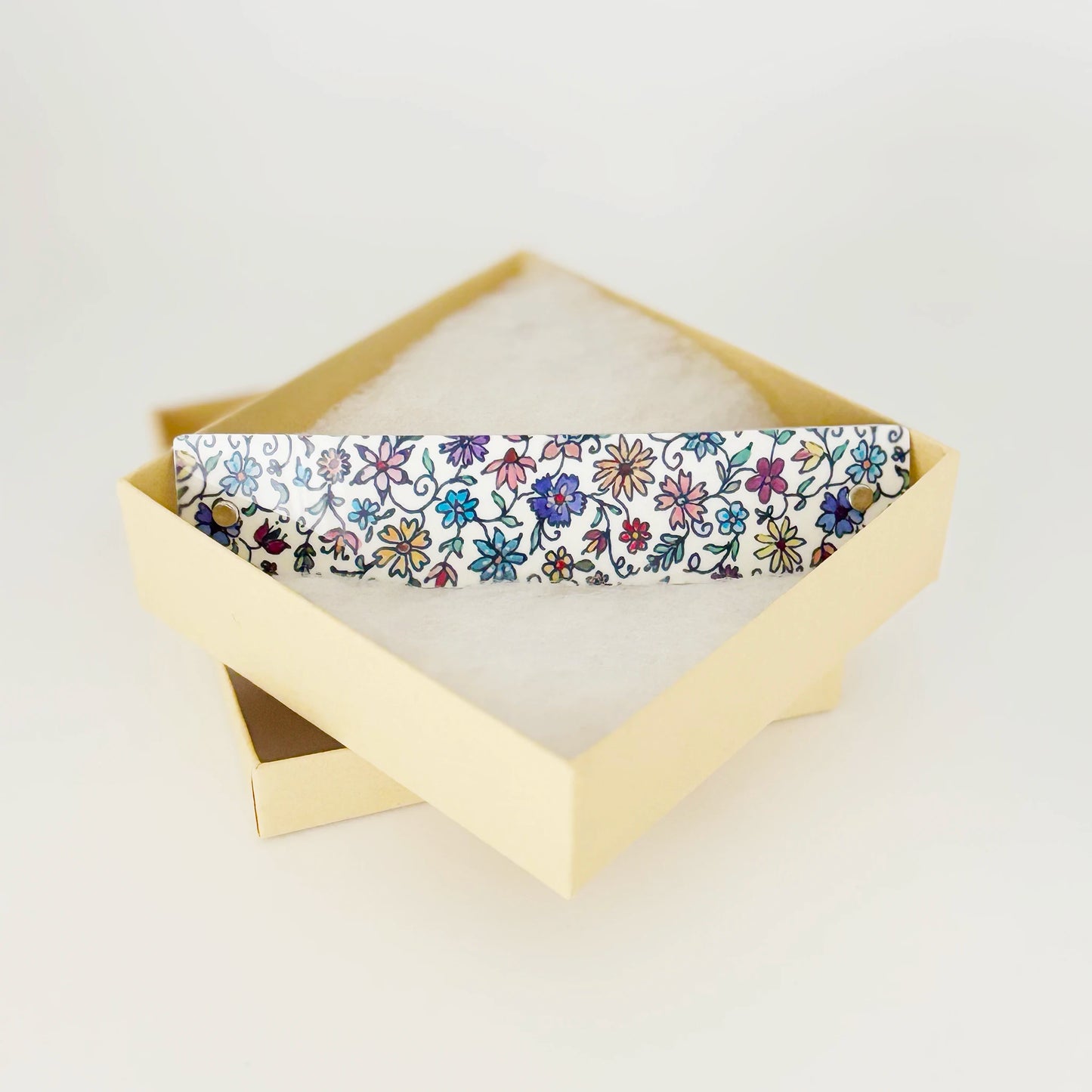 Dainty floral pattern hair clip, in a gift box.