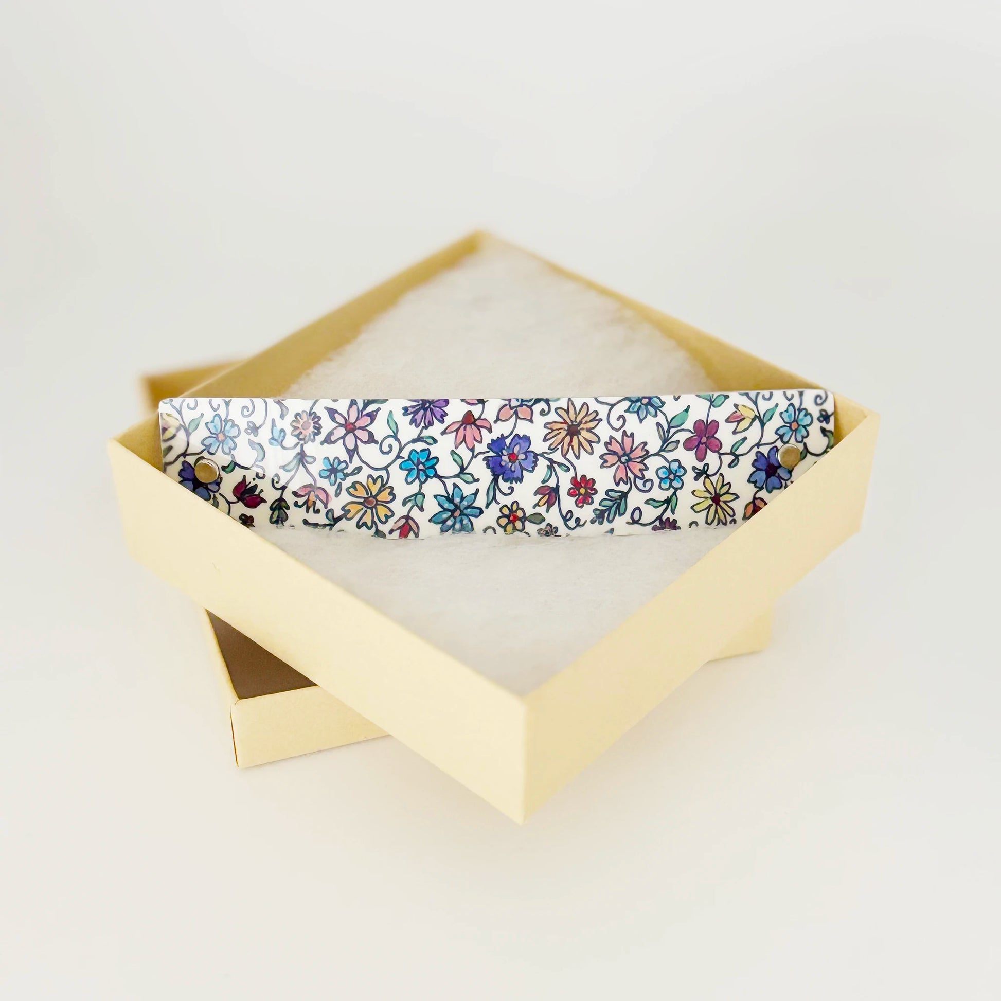 Dainty floral pattern hair clip, in a gift box.